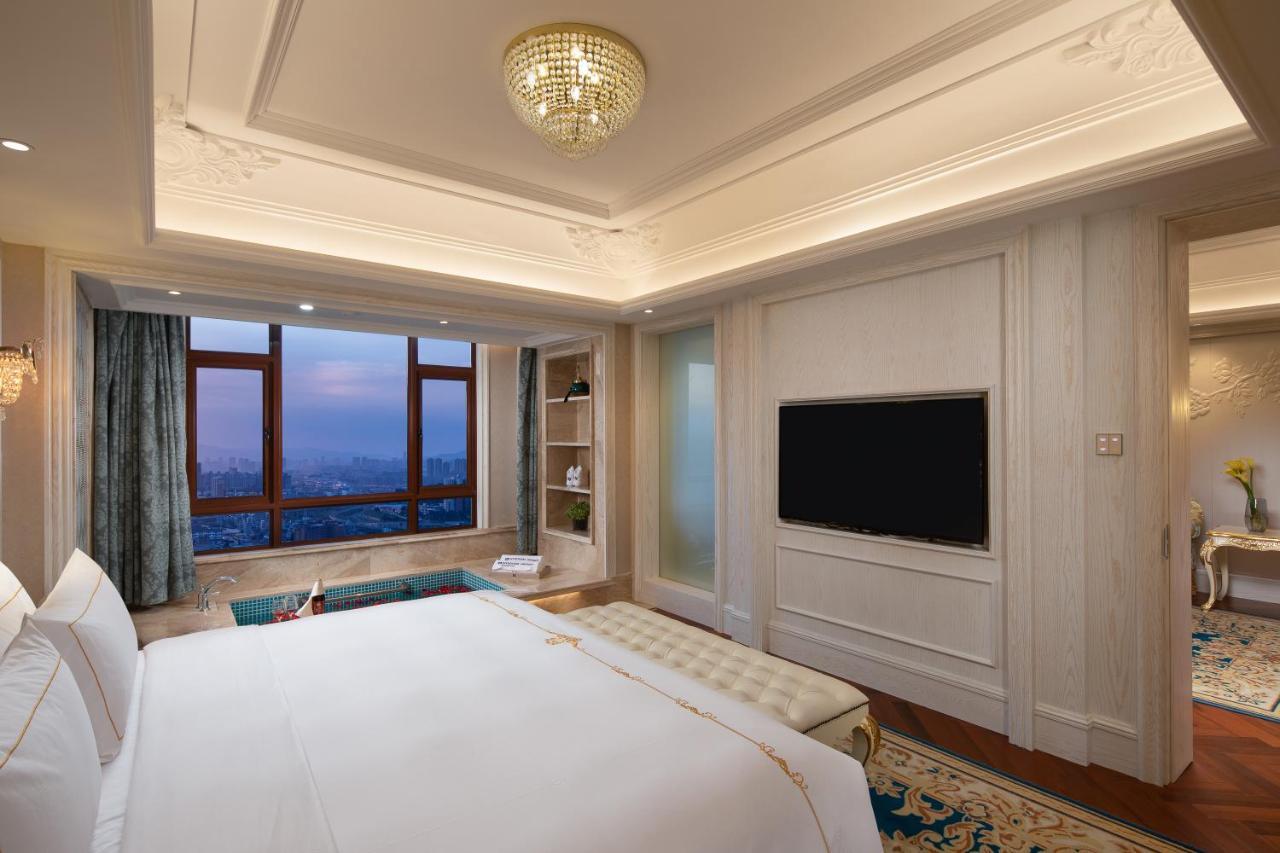 Wyndham Grand Kunming East Hotel Exterior foto
